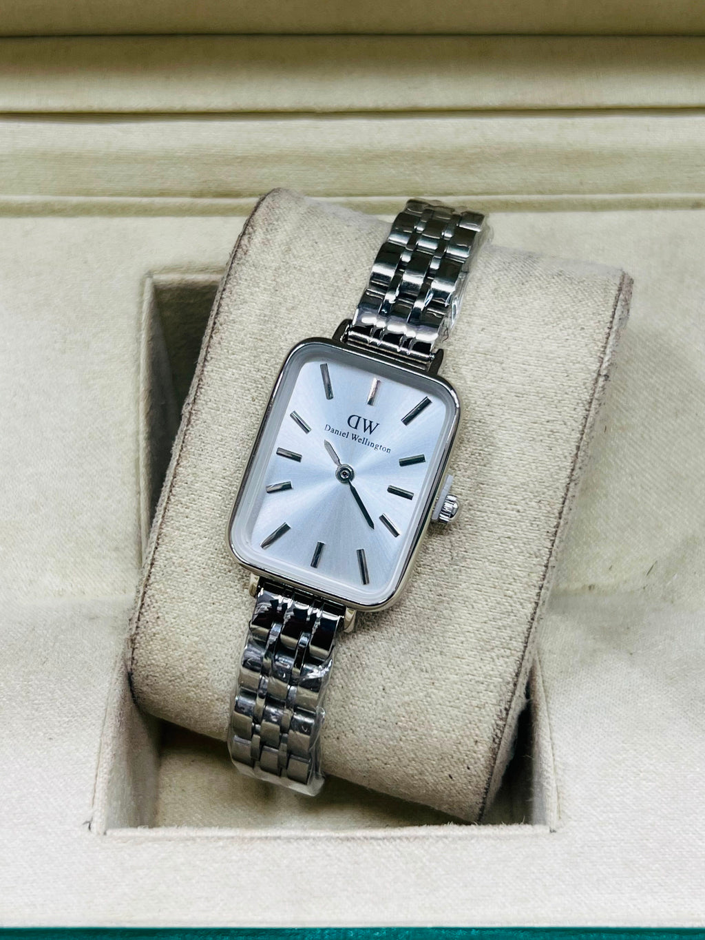 Silver Finish: DW Quadro Mini – Elegant Silver (Available in Black, Champagne, Emerald Green, & Pearl White Dial)