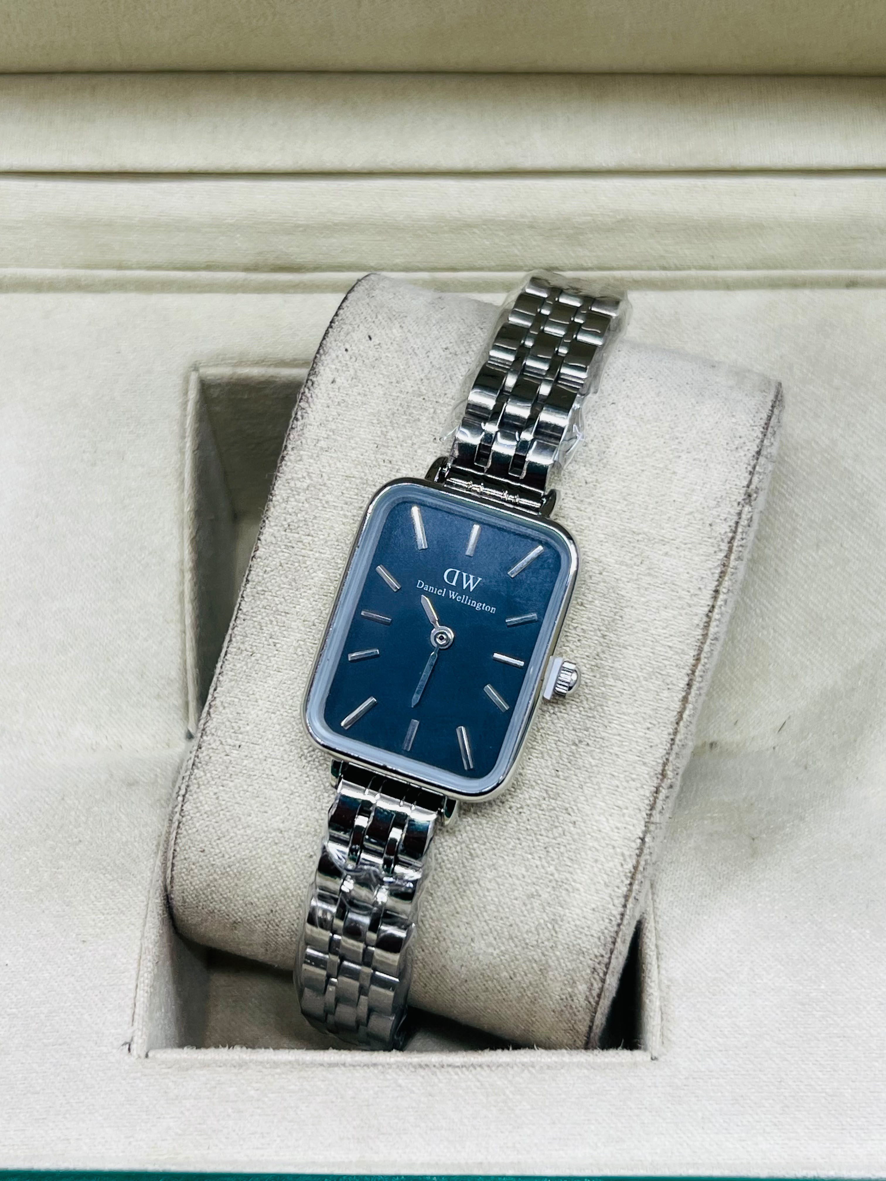 Silver Finish: DW Quadro Mini – Elegant Silver (Available in Black, Champagne, Emerald Green, & Pearl White Dial)