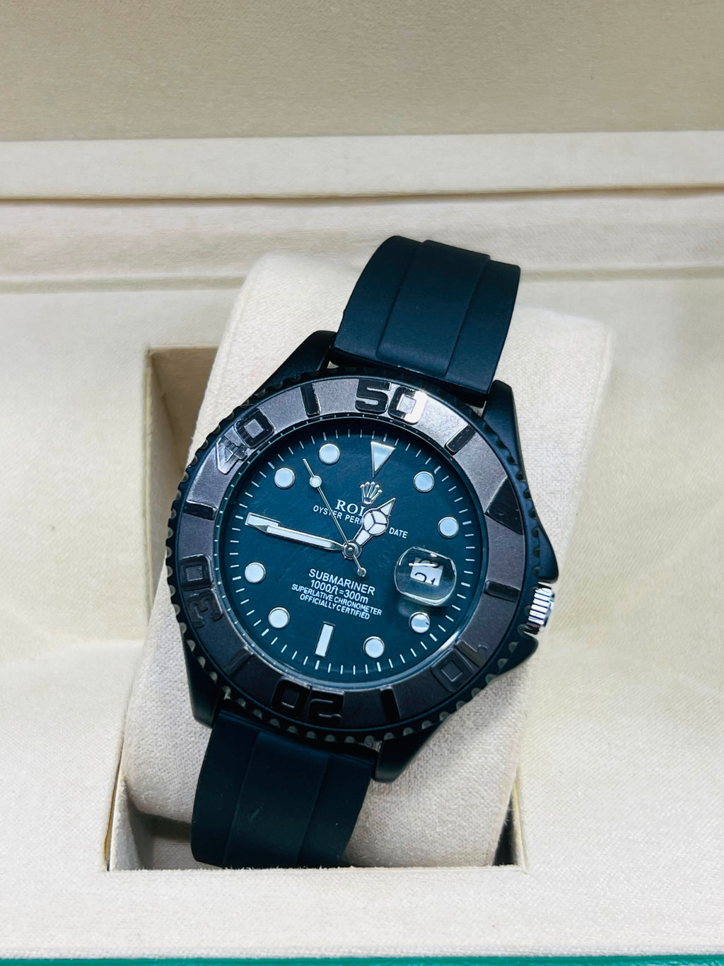 Rolex Submariner Date – Silver Case & Rose Gold Bezel Trim (Black Rubber Strap)