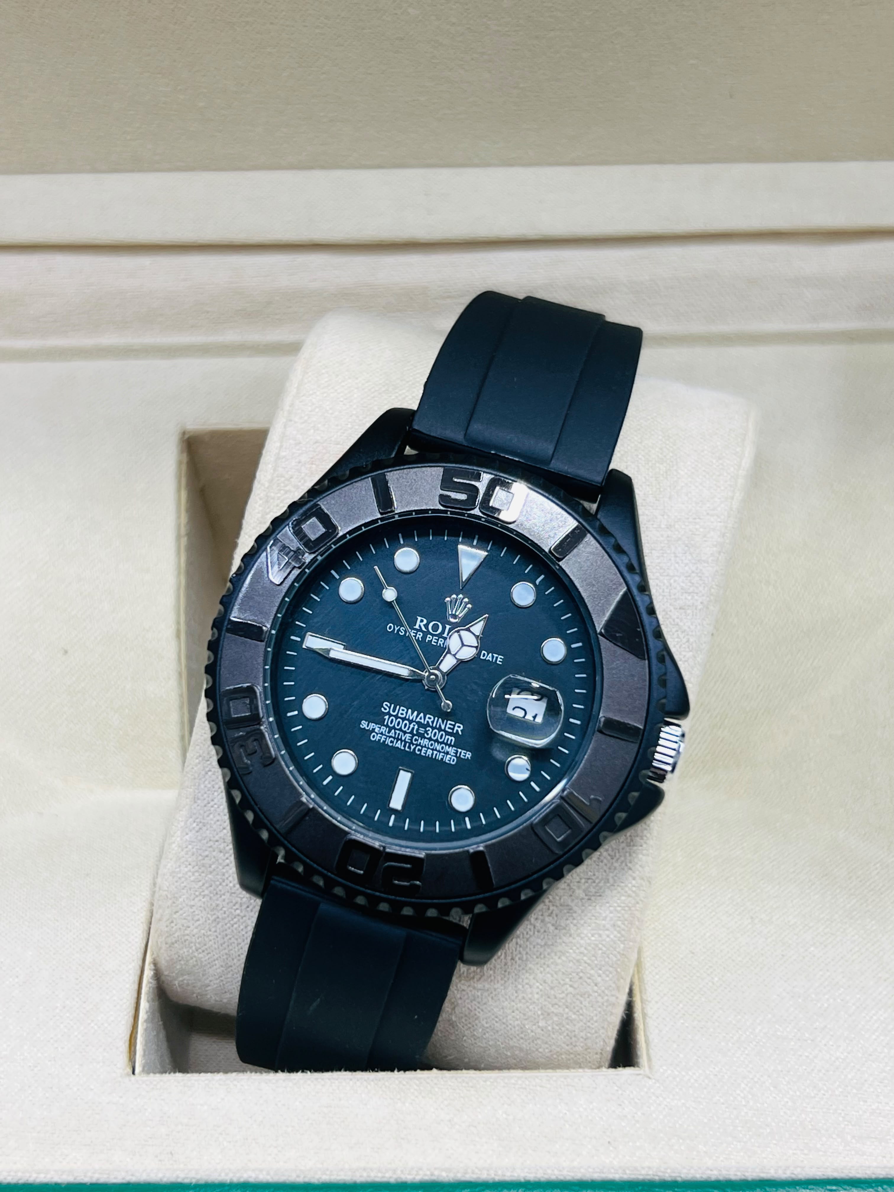 Rolex Submariner Date – Silver Case & Rose Gold Bezel Trim (Black Rubber Strap)