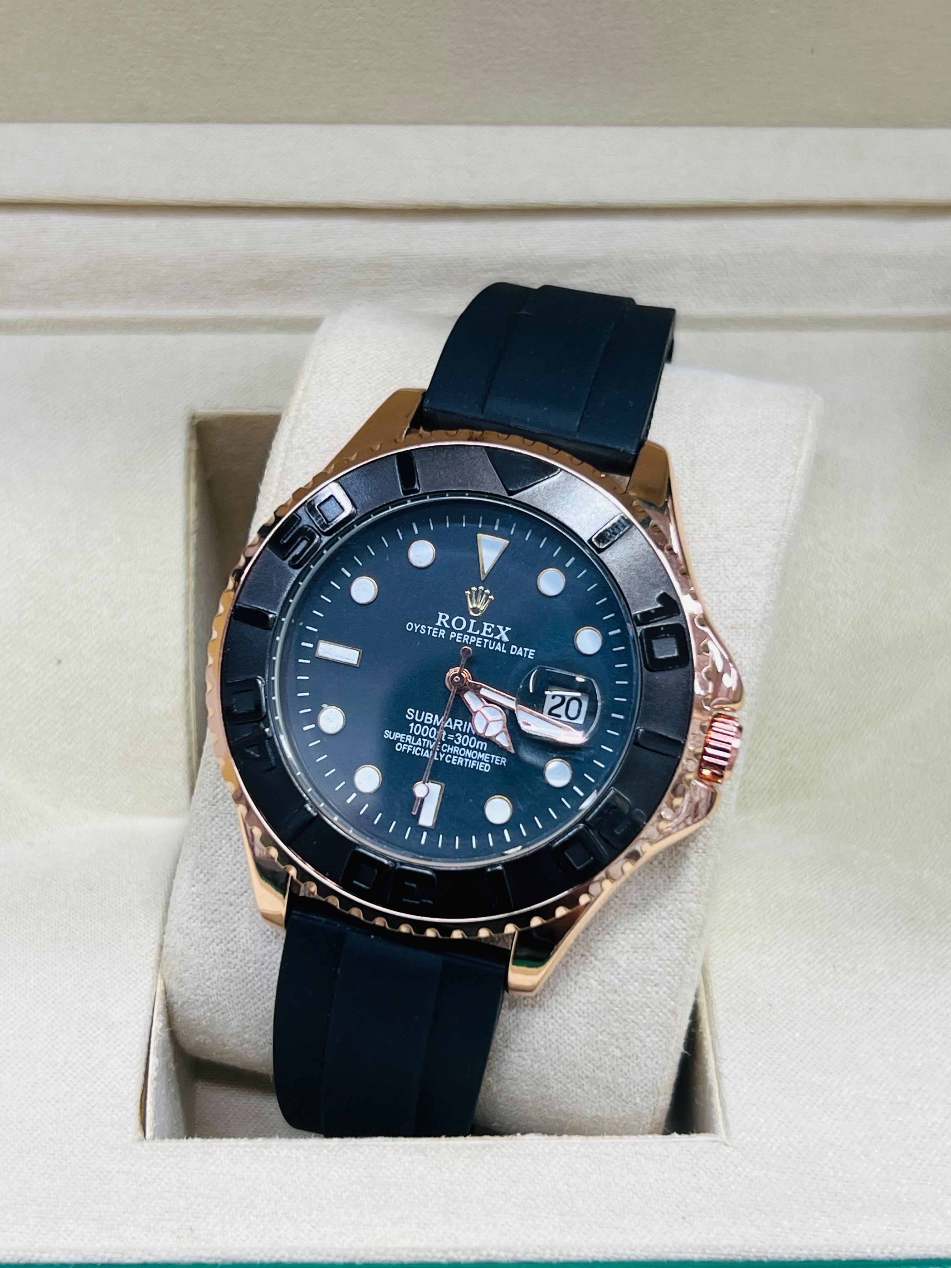 Rolex Submariner Date – Silver Case & Rose Gold Bezel Trim (Black Rubber Strap)