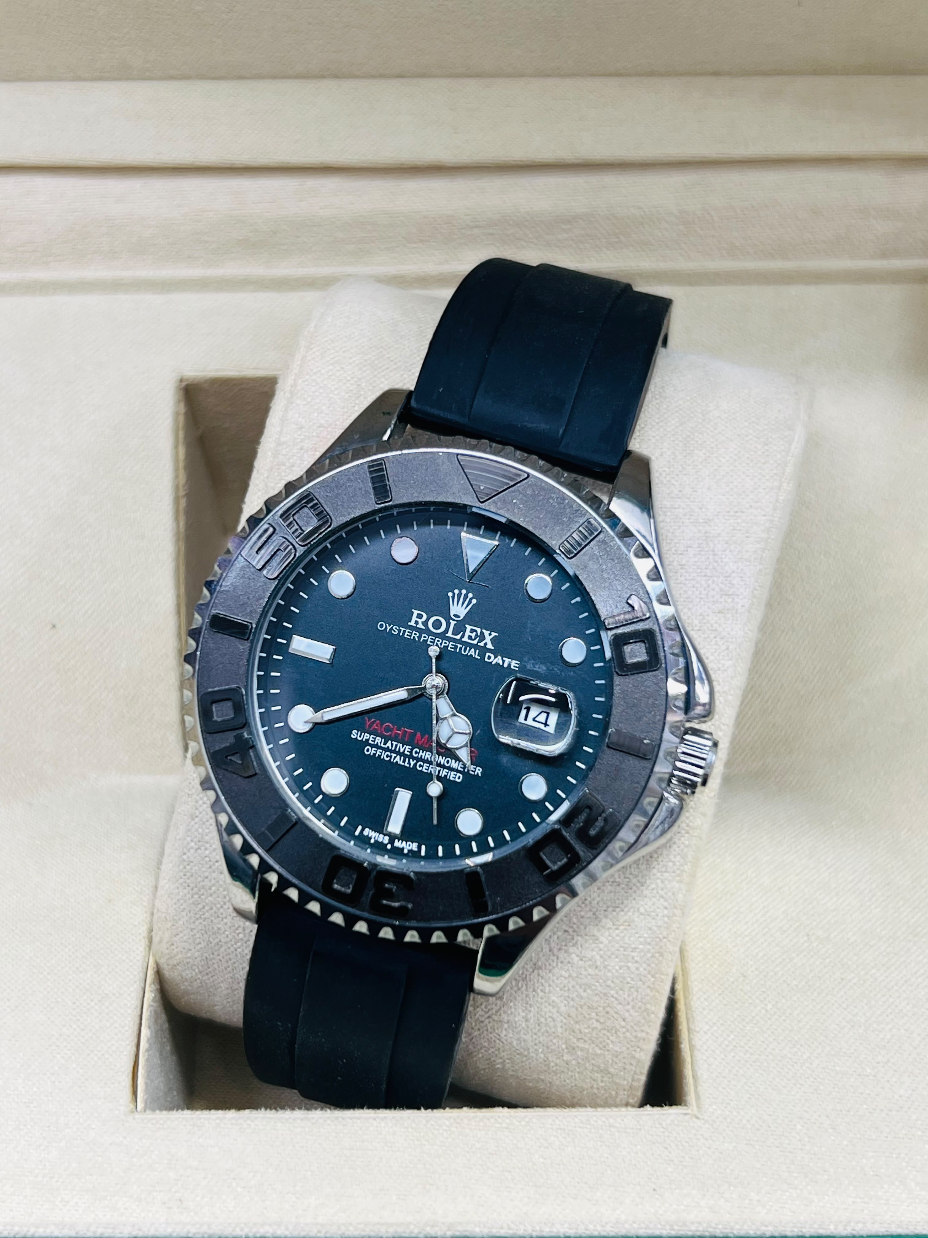 Rolex Submariner Date – Silver Case & Rose Gold Bezel Trim (Black Rubber Strap)